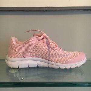 Champion Women’s light pink sneakers 👟